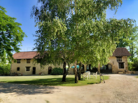 Vente
GERS DOMAINE XVIIIème GITES 1,8HA