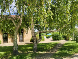 Vente
GERS DOMAINE XVIIIème GITES 1,8HA