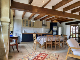 
                                                                                        Vente
                                                                                         GERS DOMAINE XVIIIème GITES 1,8HA