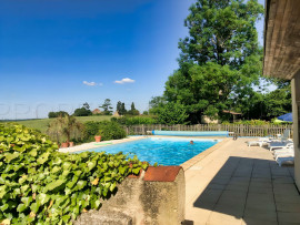 
                                                                                        Vente
                                                                                         GERS DOMAINE XVIIIème GITES 1,8HA