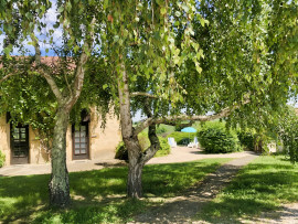 
                                                                                        Vente
                                                                                         GERS DOMAINE XVIIIème GITES 1,8HA