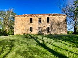 
                                                                                        Vente
                                                                                         GERS DOMAINE XVIIIème GITES 1,8HA