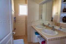 
                                                                                        Vente
                                                                                         GERS VILLA CONTEMPORAINE 1,7 HA VUE DOMINANTE