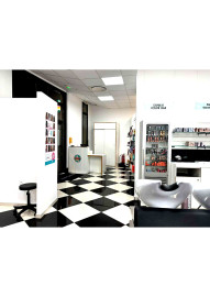 
                                                                                        Vente
                                                                                         Givors – Salon de coiffure équipé – Équipe en place – CA 190 000 €
