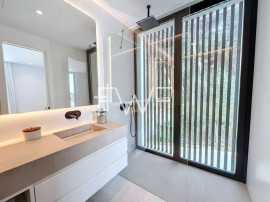 
                                                                                        Vente
                                                                                         Golden Mile : Villa de luxe avec vue mer emplacement premium.