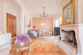 
                                                                                        Vente
                                                                                         Golfe-Juan – Maison familiale avec piscine & dépendance