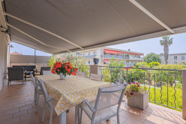 
                                                                                        Vente
                                                                                         Golfe-Juan – Maison familiale avec piscine & dépendance