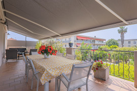 
                                                                                        Vente
                                                                                         Golfe-Juan – Maison familiale avec piscine & dépendance