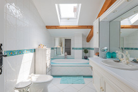 
                                                                                        Vente
                                                                                         Golfe-Juan – Maison familiale avec piscine & dépendance