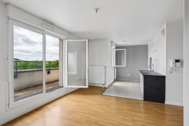 
                                                                                        Vente
                                                                                         GRAND 2 PIECES DERNIER ETAGE