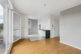 
                                                                                        Vente
                                                                                         GRAND 2 PIECES DERNIER ETAGE