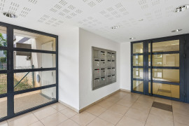 
                                                                                        Vente
                                                                                         GRAND 2 PIECES DERNIER ETAGE