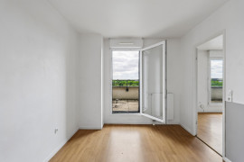 
                                                                                        Vente
                                                                                         GRAND 2 PIECES DERNIER ETAGE