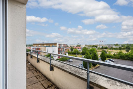 
                                                                                        Vente
                                                                                         GRAND 2 PIECES DERNIER ETAGE
