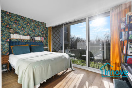 
                                                                                        Vente
                                                                                         Grand 5 pièces - calme absolu - parfait état