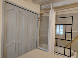 
                                                                                        Location
                                                                                         Grand appartement de charme en centre ville.
