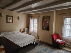 
                                                                                        Location
                                                                                         Grand appartement de charme en centre ville.