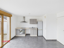 
                                                                                        Vente
                                                                                         Grand appartement de Type 2 à 5 mn du lac avec vue