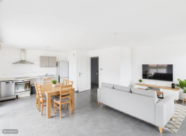 
                                                                                        Vente
                                                                                         Grand appartement de Type 2 à 5 mn du lac avec vue