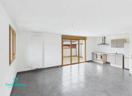 
                                                                                        Vente
                                                                                         Grand appartement de Type 2 à 5 mn du lac avec vue