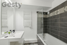 
                                                                                        Location
                                                                                         Grand appartement meublé avec terrasse privé