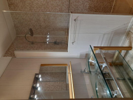 
                                                                                        Location
                                                                                         Grand appartement meublé rive droite de Bordeaux.