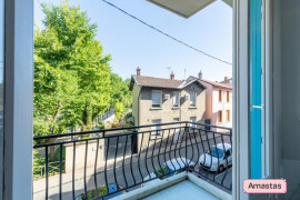 
                                                                                        Location
                                                                                         Grand appartement proche gare Saint-Fons