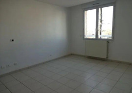 
                                                                                        Location
                                                                                         Grand F2 de 65 m² REIMS LA NEUVILLETTE