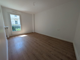 
                                                                                        Vente
                                                                                         Grand F2 impeccable avec parking
