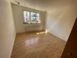 
                                                                                        Location
                                                                                         Grand F4 98m² spacieux et lumineux, traversant