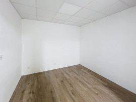 
                                                                                        Location
                                                                                         Grand garage avec espace bureau à louer