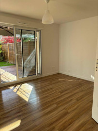 
                                                                                        Location
                                                                                         Grand Studio 35m² + Jardin et Terrasse 70m²