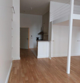 
                                                                                        Location
                                                                                         Grand Studio 50 M2 à louer à Versailles