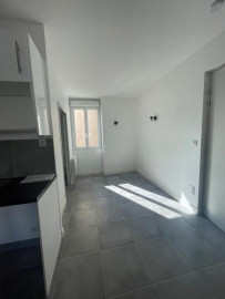 
                                                                                        Location
                                                                                         Grand Studio à louer à Paris 11è métro Parmentier