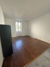 
                                                                                        Location
                                                                                         Grand Studio à louer à Paris 11è métro Parmentier