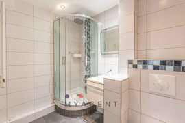Vente
                                                                                Grand studio avec balcon au calme