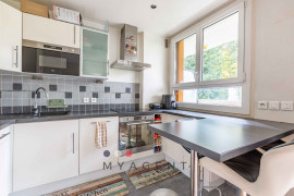 Vente
                                                                                Grand studio avec balcon au calme
