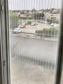 
                                                                                        Location
                                                                                         Grand studio avec balcon, sans vis-à-vis