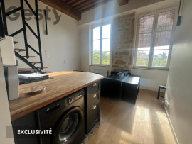 
                                                                                        Location
                                                                                         Grand studio avec chambre à la Croix Rousse