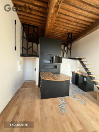 
                                                                                        Location
                                                                                         Grand studio avec chambre à la Croix Rousse