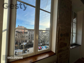 
                                                                                        Location
                                                                                         Grand studio avec chambre à la Croix Rousse