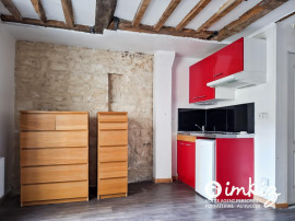 
                                                                                        Vente
                                                                                         Grand studio de 24 m² à 2 pas de la Porte St Denis