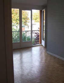 
                                                                                        Location
                                                                                         GRAND STUDIO de 35 m2 - NANTERRE MONT VALERIEN