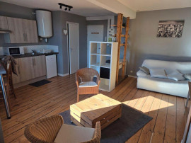 
                                                                                        Location
                                                                                         Grand Studio meublé 24m² au calme