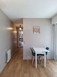 
                                                                                        Location
                                                                                         Grand studio meublé 32m² avec grand balcon