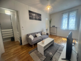 
                                                                                        Location
                                                                                         Grand studio meublé avec coin nuit