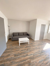 Vente
                                                                                Grand studio rénové quartier Rabelais