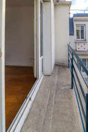 
                                                                                        Vente
                                                                                         GRAND STUDIO SUR COUR