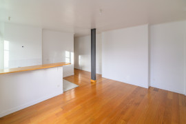 
                                                                                        Vente
                                                                                         GRAND STUDIO SUR COUR