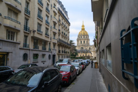 
                                                                                        Vente
                                                                                         GRAND STUDIO SUR COUR